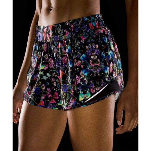 Lululemon Hotty Hot Low-Rise Lined Short 4" - Picture 1 of 6